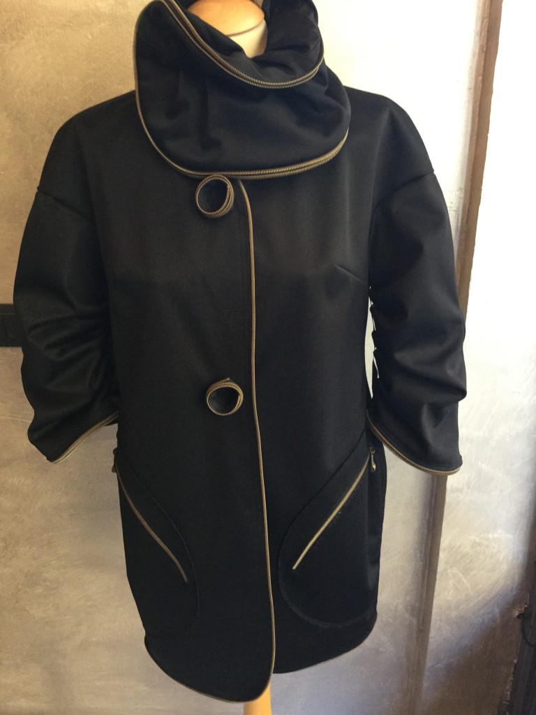 Patrizia Sartorio. Cappotto nero